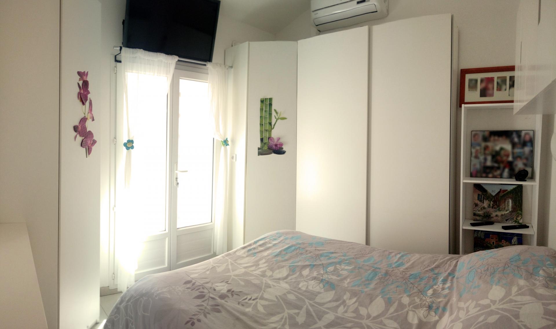 Chambre 1 Chambre 1 320x287= 9,184M2 qui donne sur la terrasse ar
