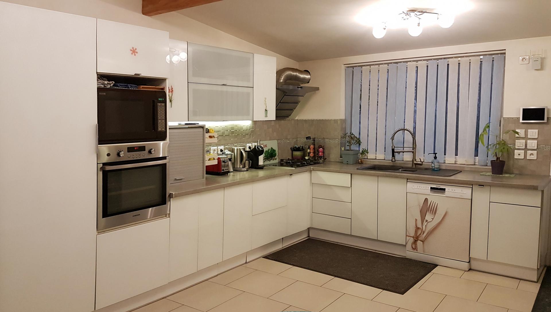 cuisine salon 8,14 x 3,68 = 29,96 m2